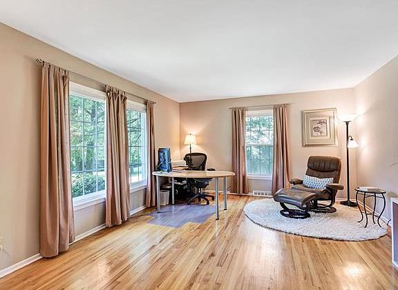 5th image of 306 Brixham Dr