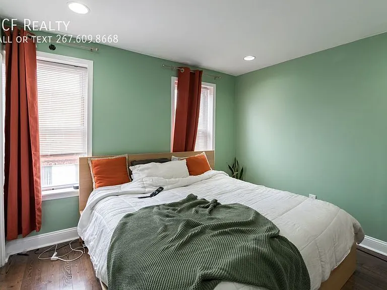 2033 Sigel St — Photo 12