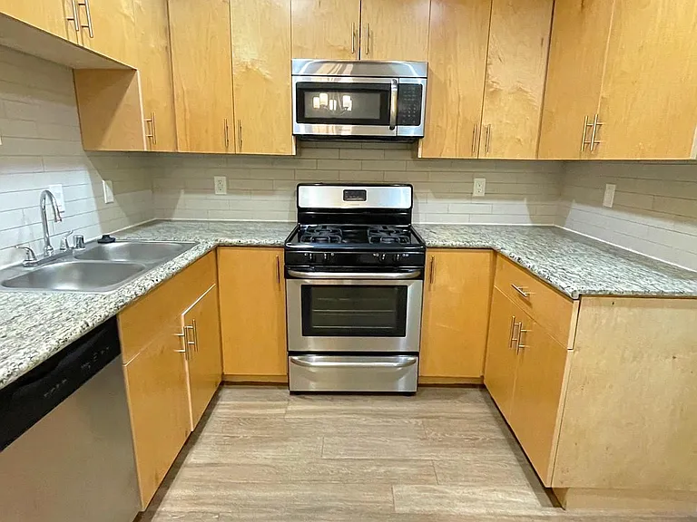 Cosmo Apartments — Photo 8