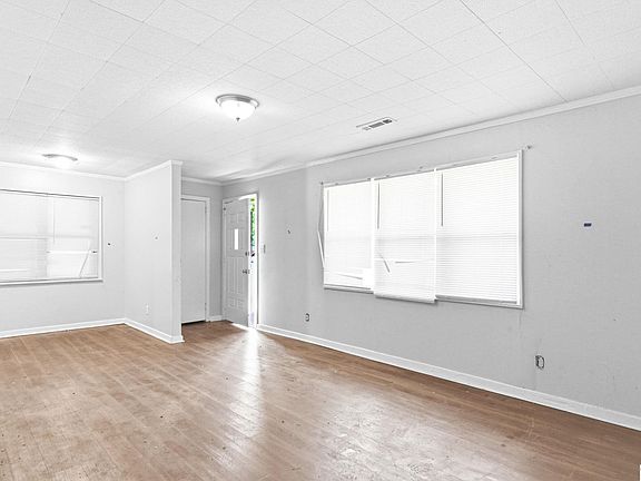 4th image of 1825 Collier Dr