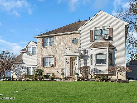 3rd image of 936 Somerset Avenue