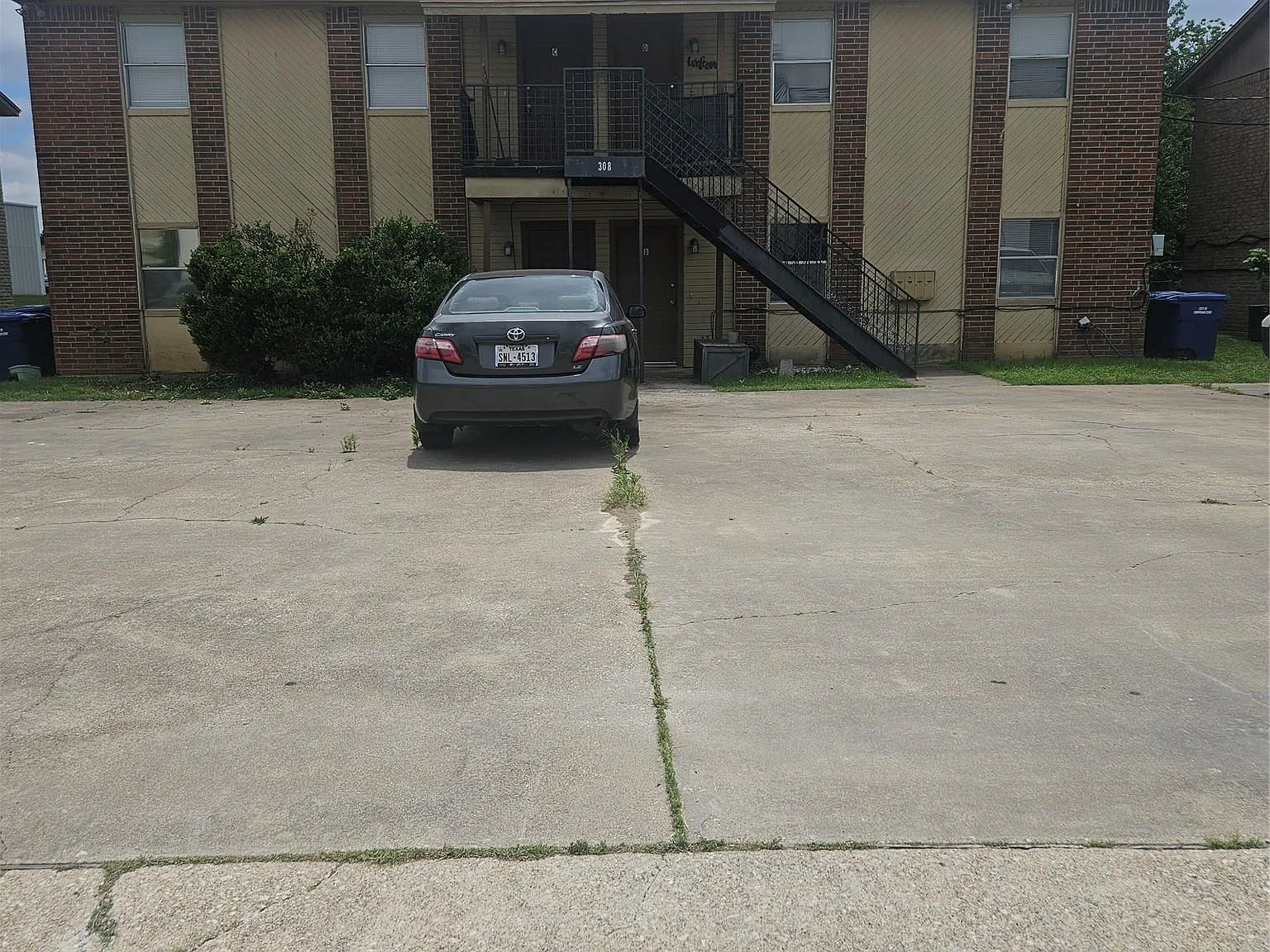 2 bed, 1.0 bath, 795 sqft, $850 — Photo 1