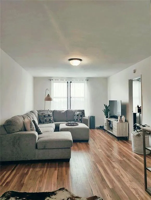 2475 E 11th St APT 6A photo 1