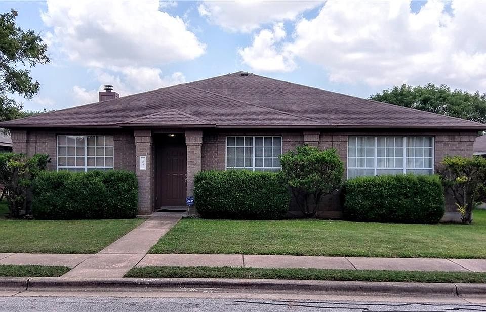 1st image of 1041 Disraeli Cir