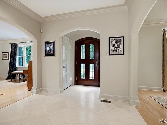 3rd image of 44 Broadview Dr