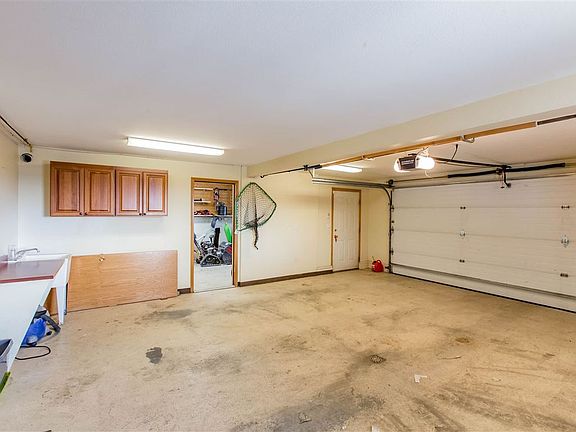 5th image of 535 Crestmont Dr