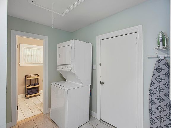 5th image of 229 1/2 York St NE