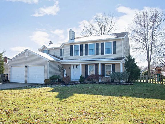2nd image of 1927 Merrimac Dr