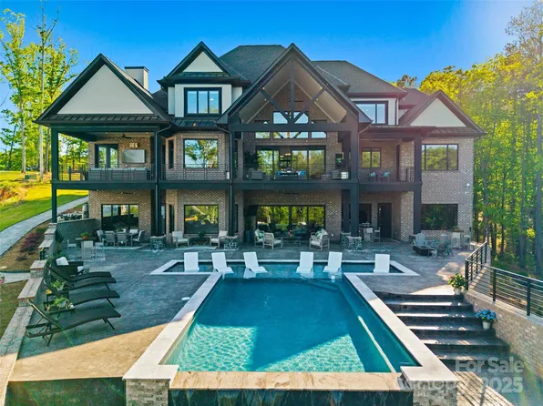 385 Squirrel Ln, Clover, SC 29710