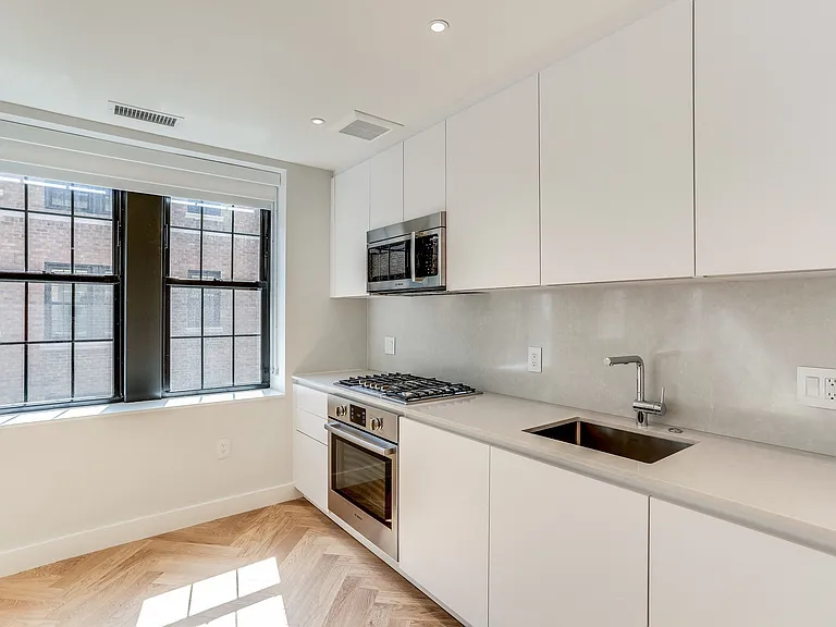 The Stanton studio apartment with luxury kitchen