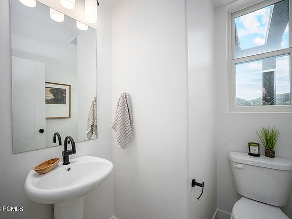4th image of 2053 W Pinnacle Ln #G4