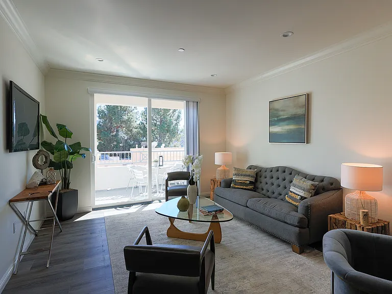 10132 Commerce Ave #410 — Photo 11