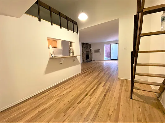 Rented by City Connections Realty | media 5