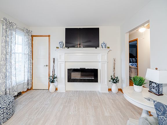4th image of 322 Vista Dr