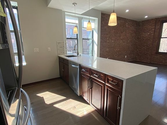 3rd image of 318 Rogers Ave #2A