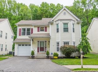 7 Burnham Dr, Pompton Plains, NJ 07444