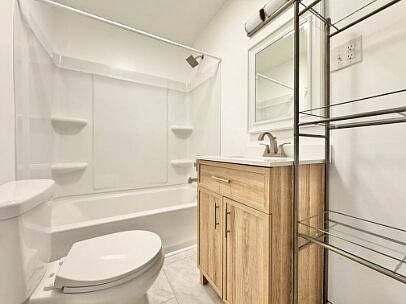 4th image of 421 Chestnut St