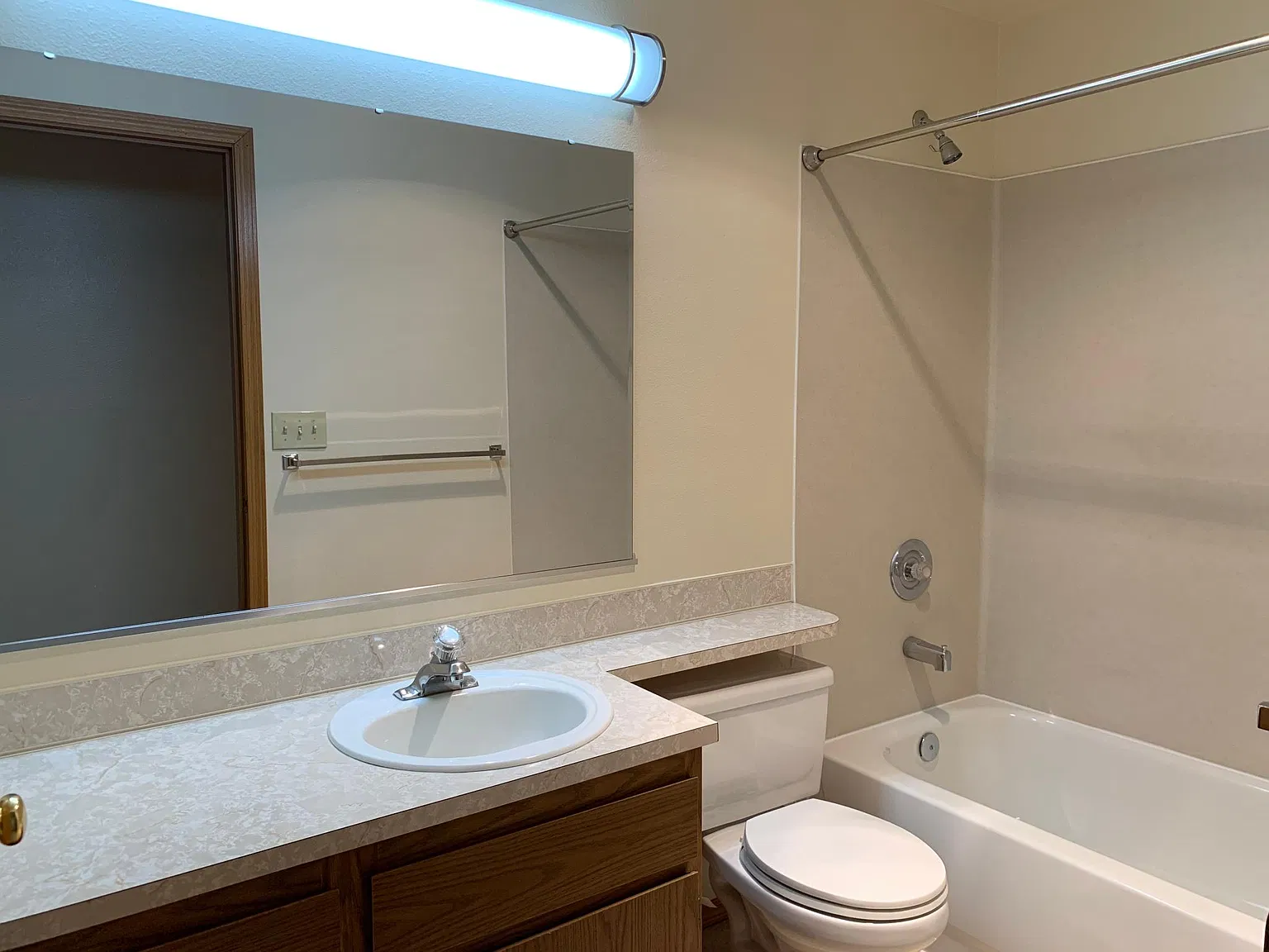 1 bed, 886 sqft, $2,250 — Photo 4