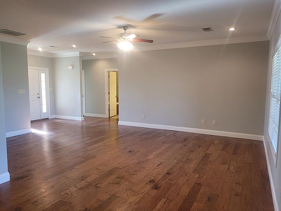2nd image of 130 Winterfield Cir