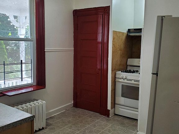 2nd image of 6 Livingston Ave #2