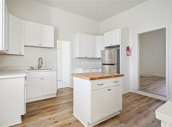 5th image of 1436 Dante St #3