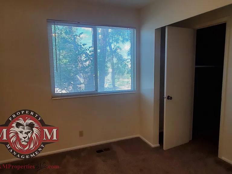 975 E Essex Court Way #4 — Photo 21