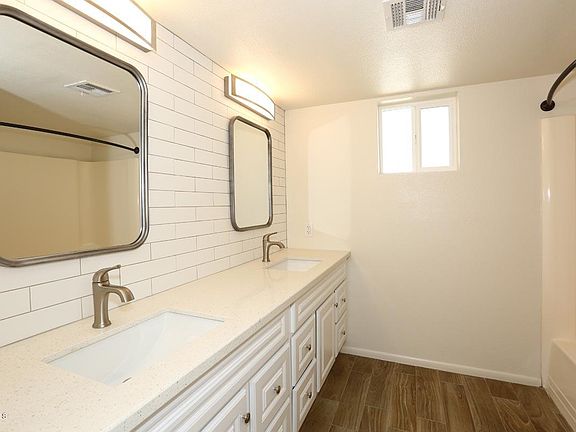 4th image of 2901 E Voltaire Ave