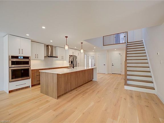 4th image of 152 Dufferin Ave #10