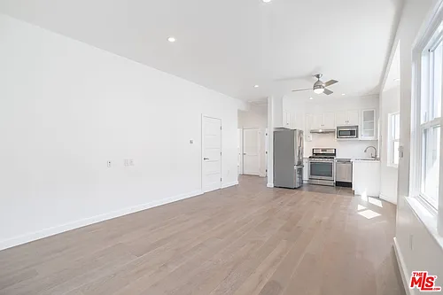 31 Breeze Ave #B Photo 1