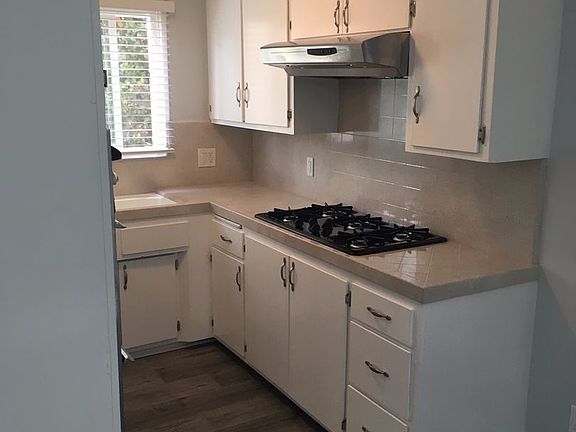 3rd image of 1401 Manhattan Beach Blvd APT B