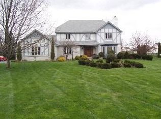 7412 Salisbury Rd, Maumee, OH 43537