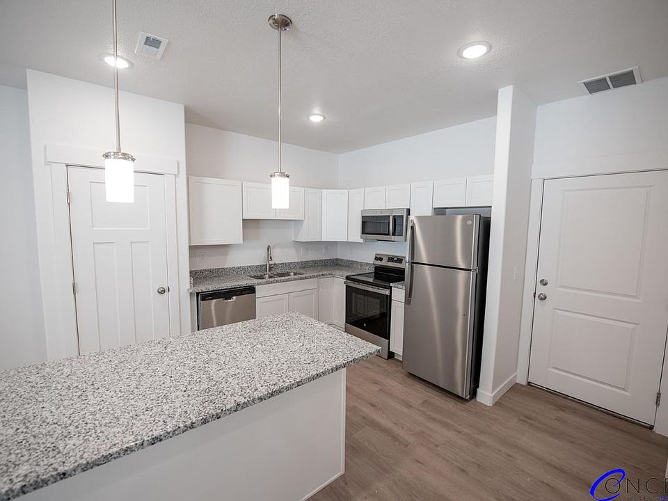 1st image of 643 E 12th St #17729359