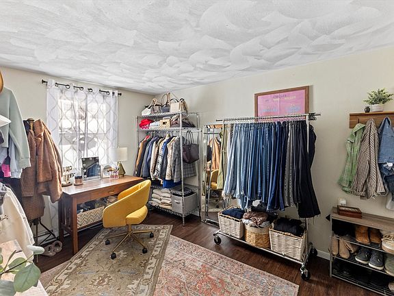 3rd image of 2463 Bernice Blvd