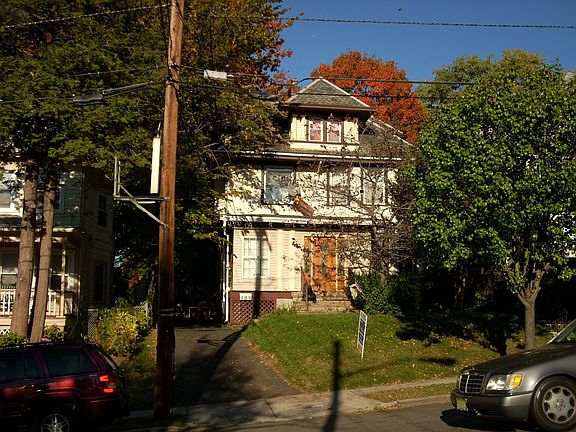 4th image of 489 Highland Ave