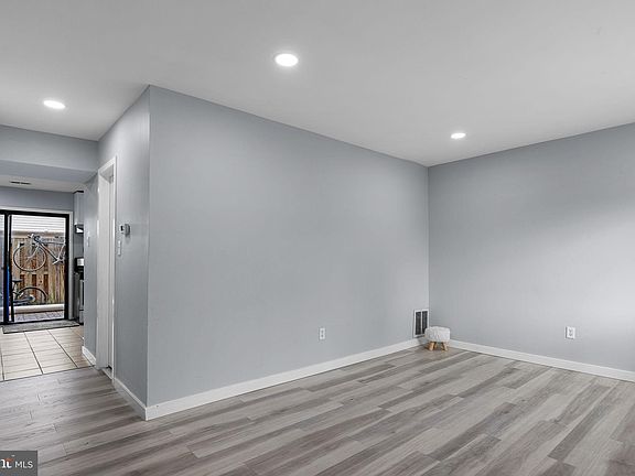 5th image of 8410 Eureka Ct #103