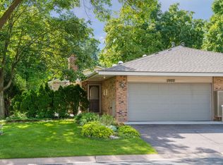 1925 Kingsview Ln N, Plymouth, MN 55447