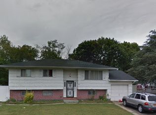 6 Russell Ct, Copiague, NY 11726