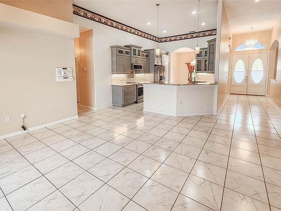 3rd image of 4 White Wood Pl