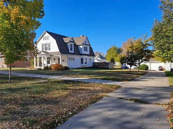 521 & 525 Main St, Chadron, NE 69337