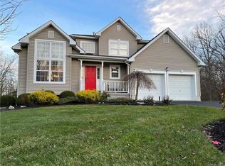 101 W Meadow Wind Ln, Newburgh, NY 12550
