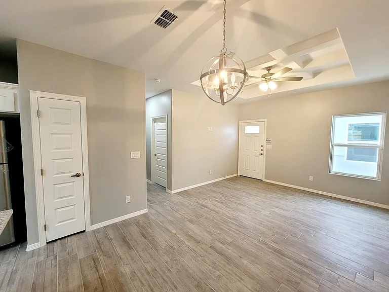 1909 Davenport St #1 — Photo 10