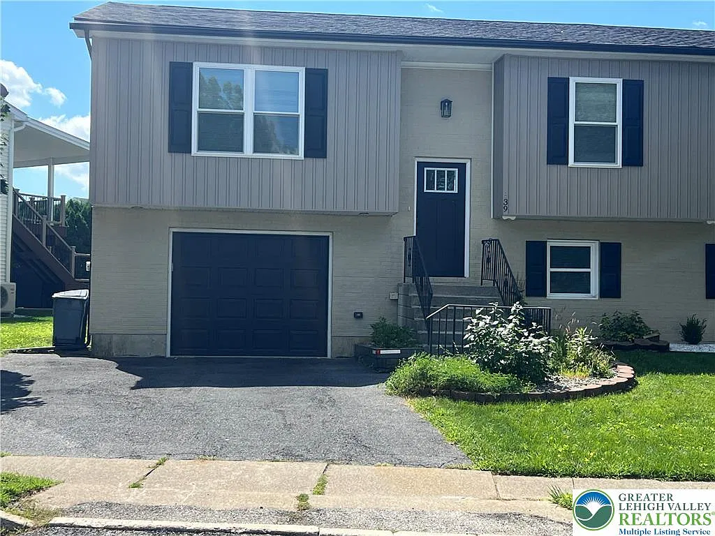 4 bed, 3.0 bath, 1930 sqft, $2,700 — Photo 1