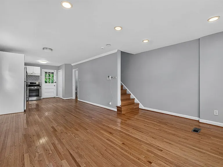 5551 Chillum Pl NE — Photo 6