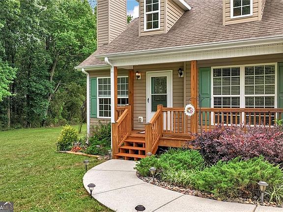 3rd image of 1044 Lothridge Rd