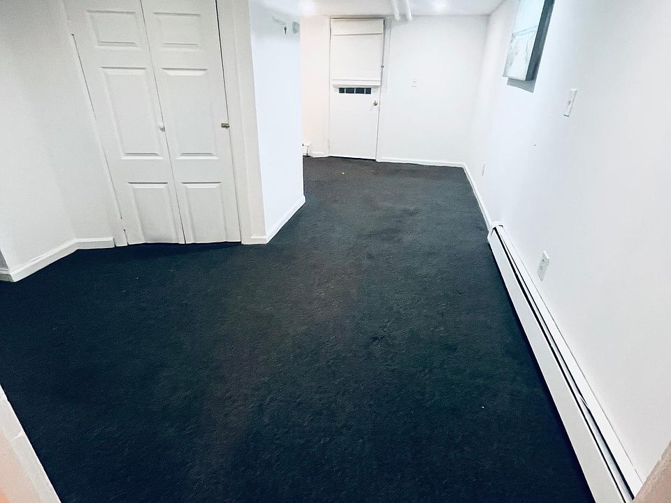 SMALL LIVING ROOM AREA