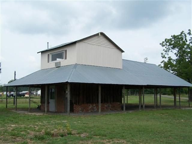 2nd image of 6981 White Oak River Rd