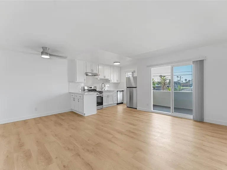 604 W G St #9 — Photo 1