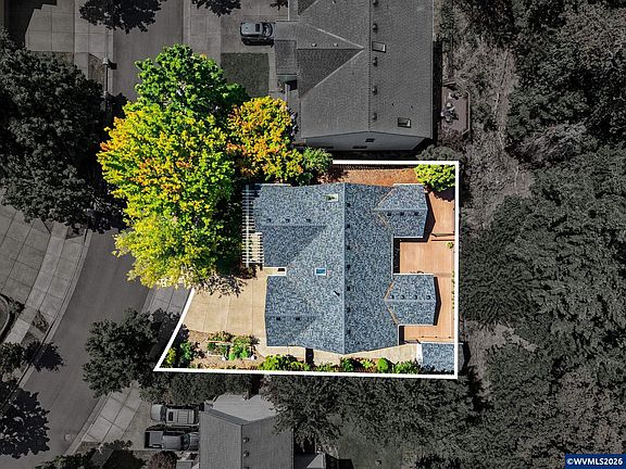 3rd image of 6111 SW Grand Oaks Dr
