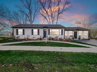 416 E Elm St, Wheaton, IL 60189