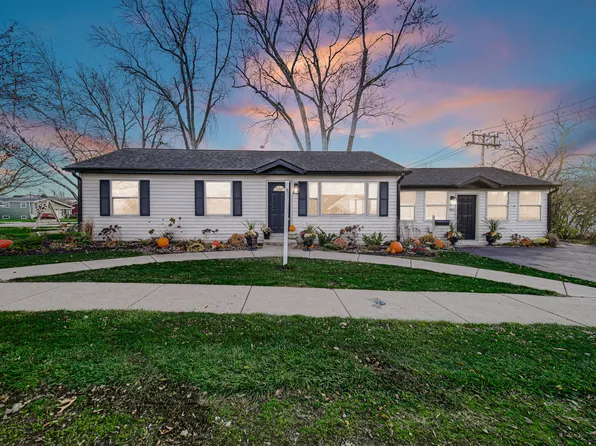 416 E Elm St, Wheaton, IL 60189